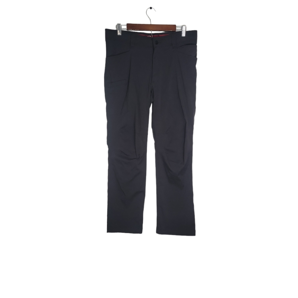 Wrangler outdoor pants Men's 34/30  black 5 pocket long missing a few stitches